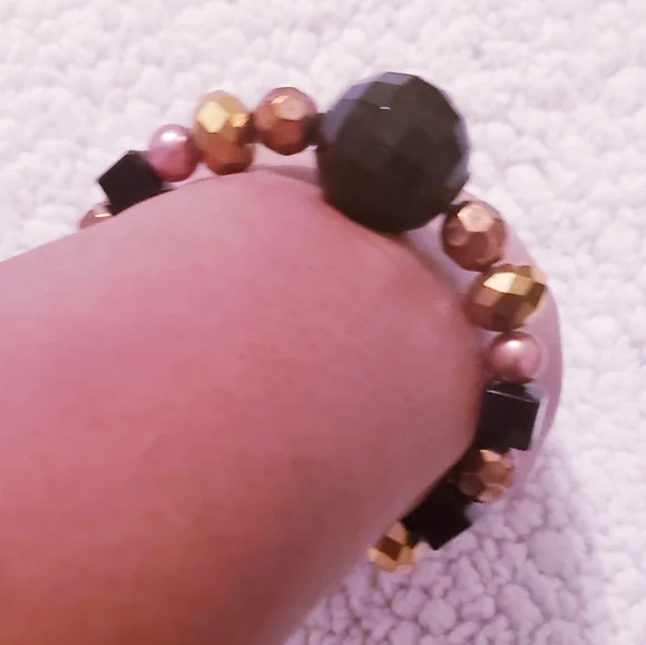 Handmade Black, Copper and Gold Beaded Bracelet. - Picture 5 of 5